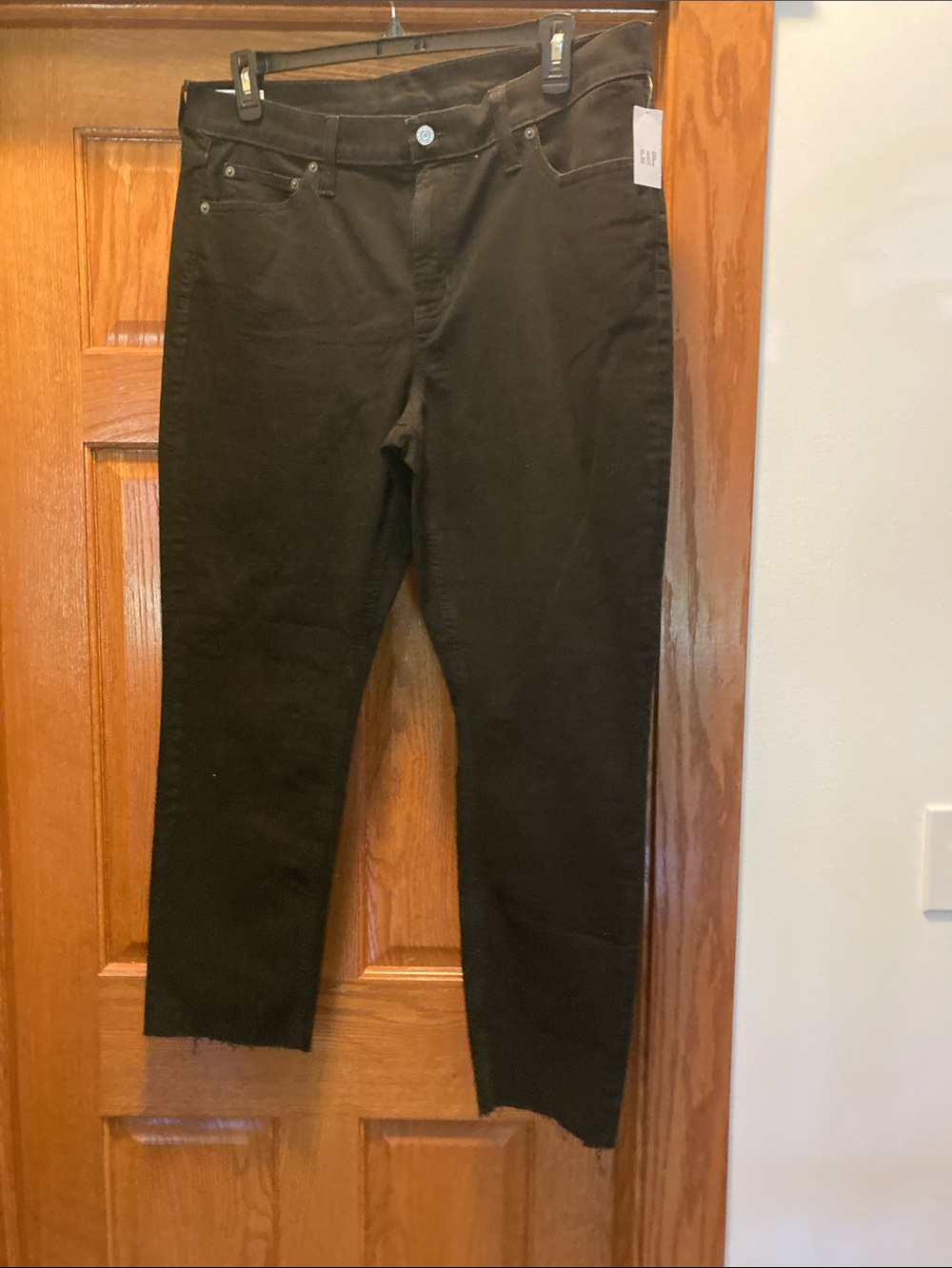 GAP Black Straight-Leg Jeans, Slim,mid rise.